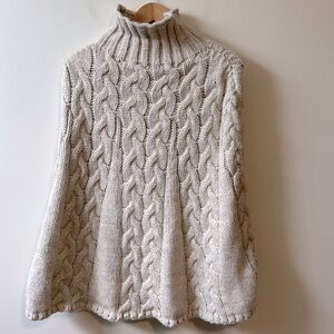 Gelso Biano Cable Knit Poncho
